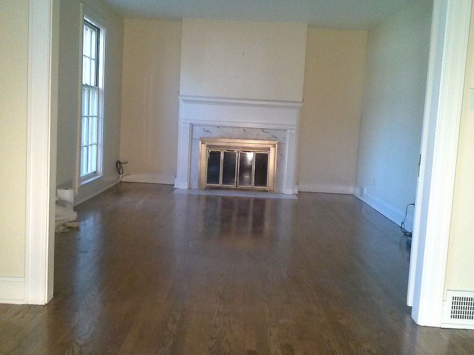 dining view of living rm