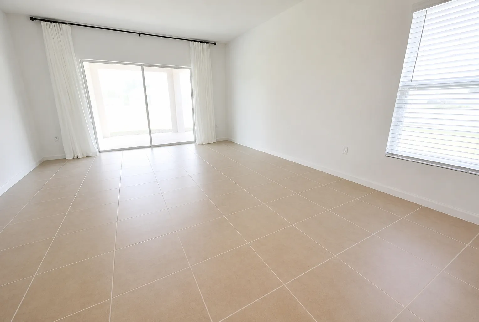 4 bed, 1974 sqft, $2,500 — Photo 3