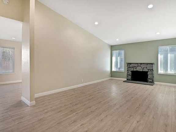 3rd image of 5584 Dunsburry Ct