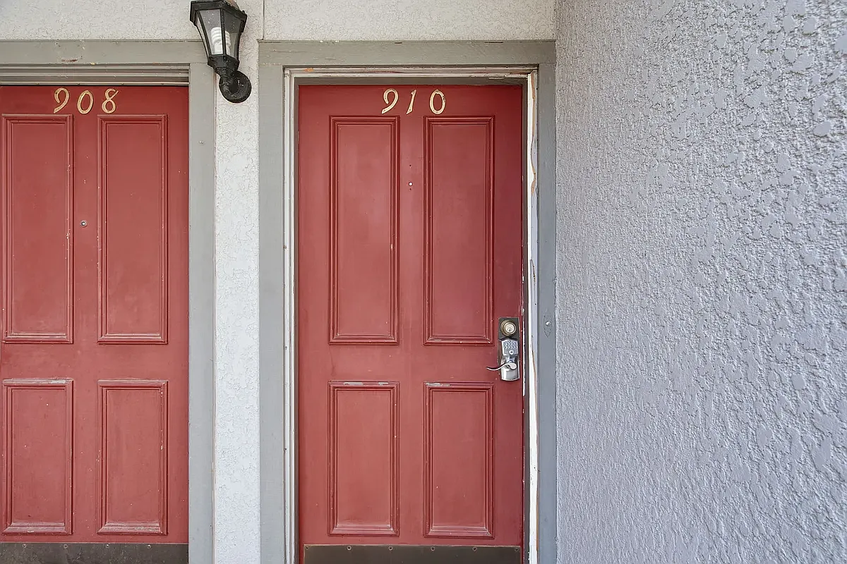 2 bed, 966 sqft, $1,800 — Photo 1