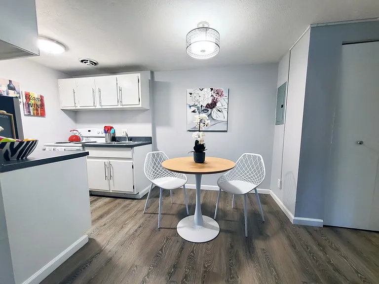 Smartland Parkwood Manor Apartments — Photo 5