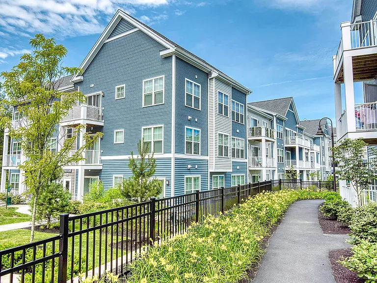 Windsor at Hopkinton features expansive green space