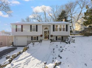 26 Smith St, Lincoln, RI 02865