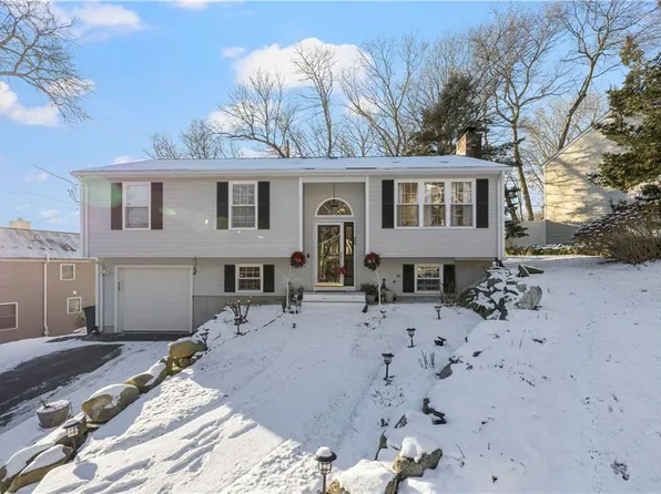 26 Smith St, Lincoln, RI 02865