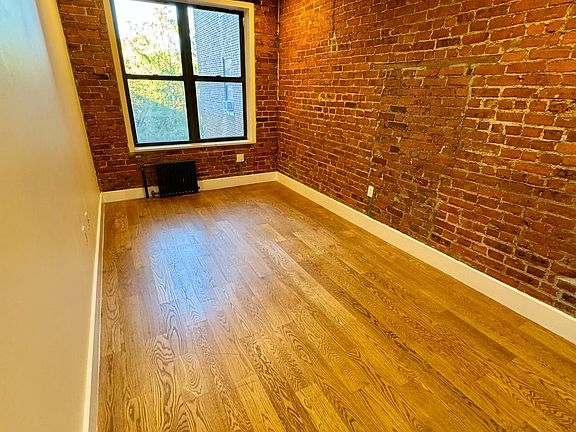 4th image of 921 Washington Ave #160
