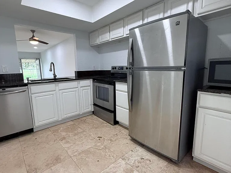 9640 NW 65th St #D10 — Photo 2