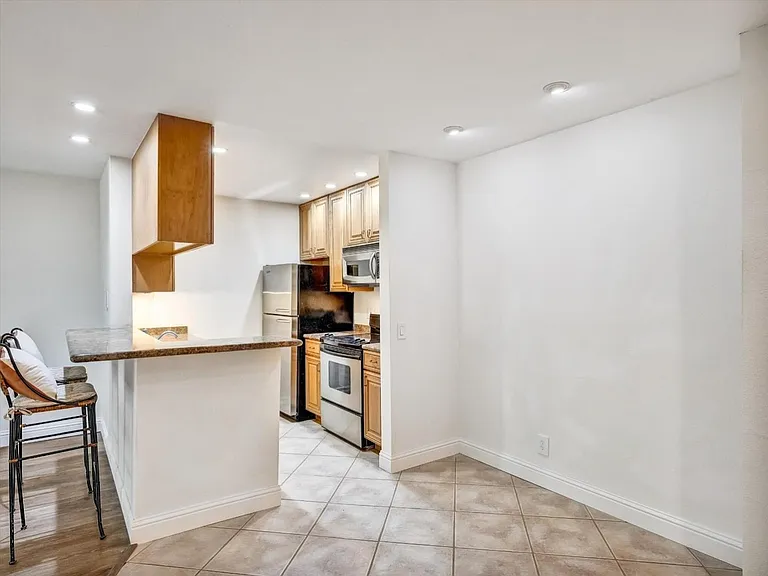 359 Half Moon Ln #304 — Photo 6