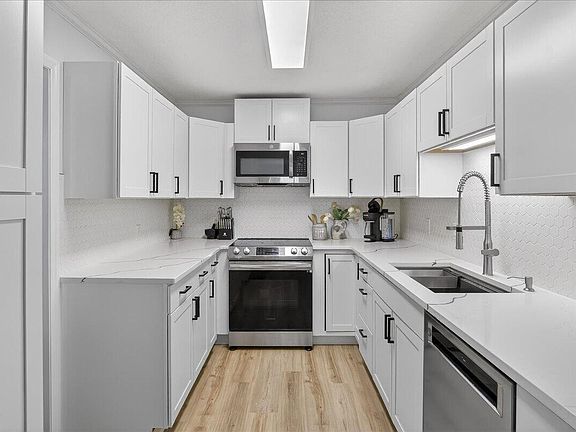 3rd image of 519 Oak Run Dr