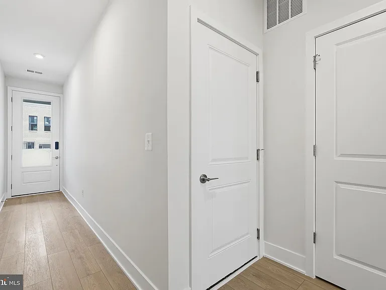 42200 Shining Star Sq — Photo 2