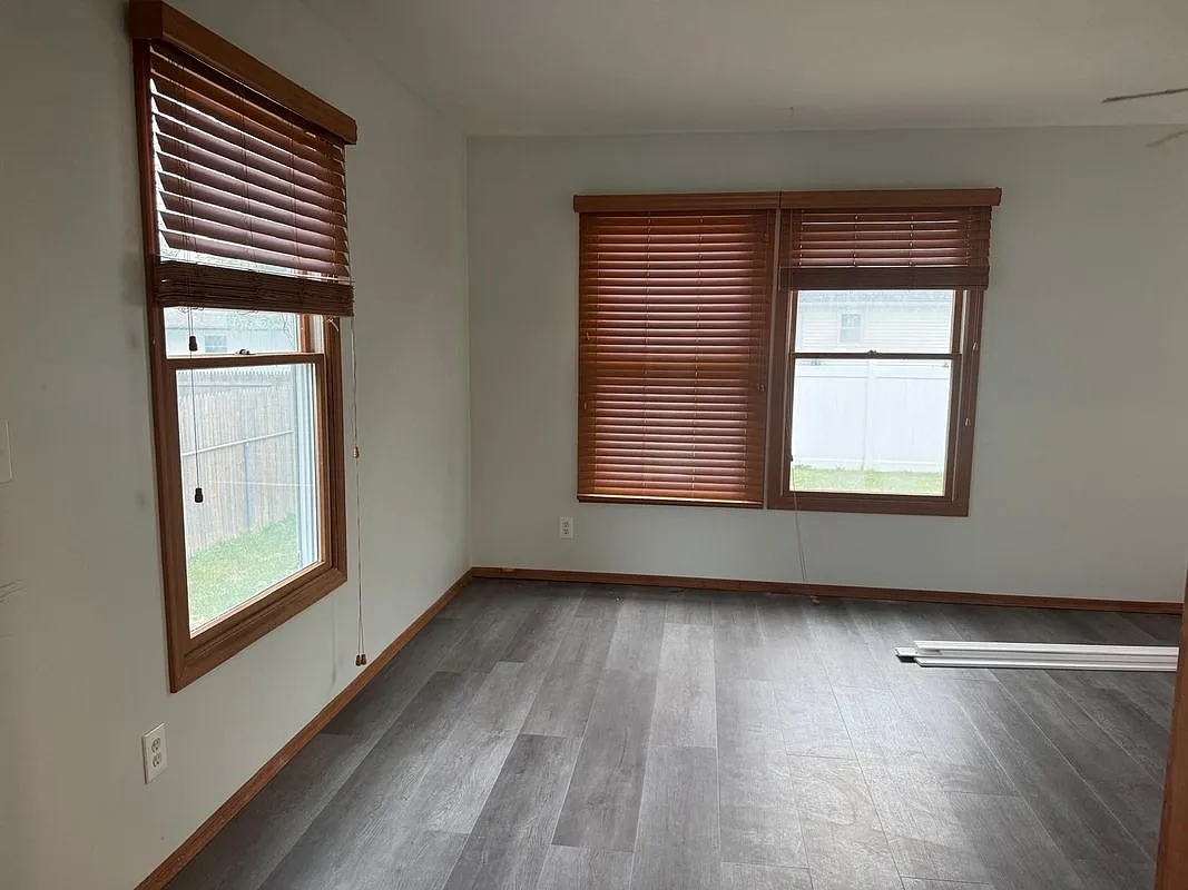 4 bed, 2.0 bath, 1836 sqft, $4,200 — Photo 4