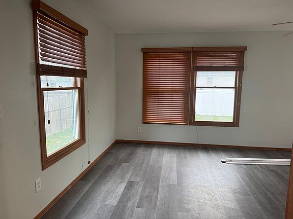 4th image of 218 Bayview Dr