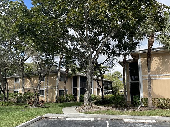 3rd image of 7192 Ashmont Circle #211