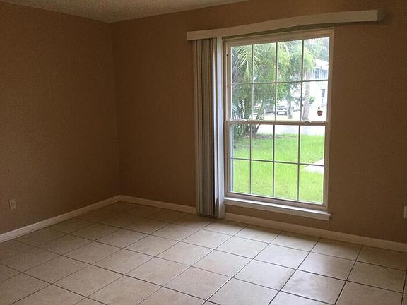 4th image of 1115 Caliente Dr #1115