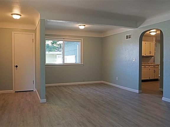 2nd image of 812 Alderson Ave