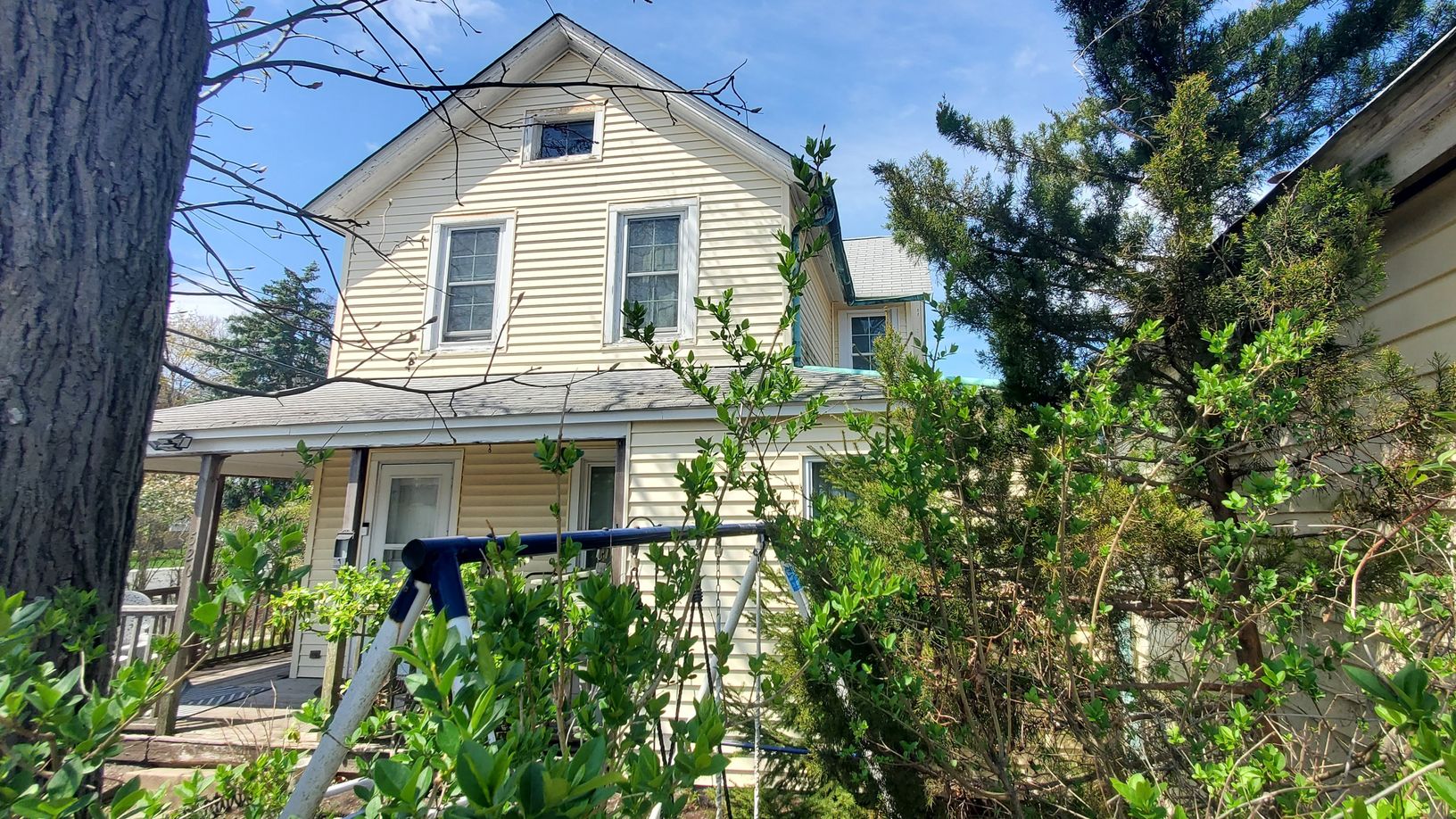  Farm House - 6 Bedrooms / 2 Bathrooms