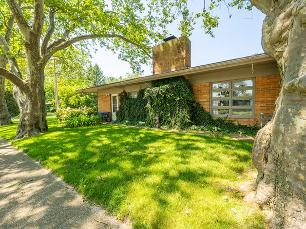 2221 Wilson Ct, Saint Joseph, MI 49085