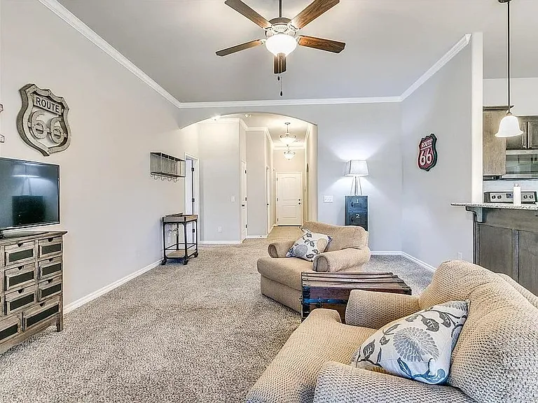 525 Talon Dr — Photo 6