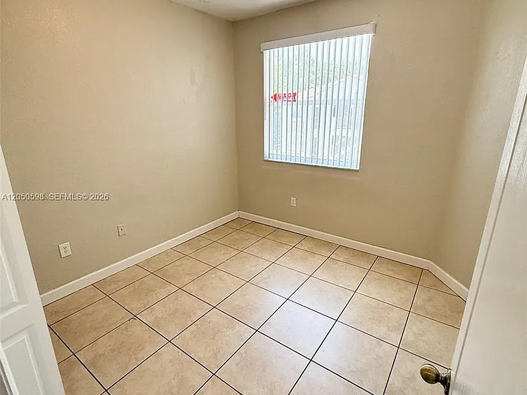 1652 SE 28th St #202 — Photo 9