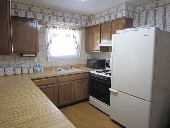 5th image of 9 Balmoral Ct