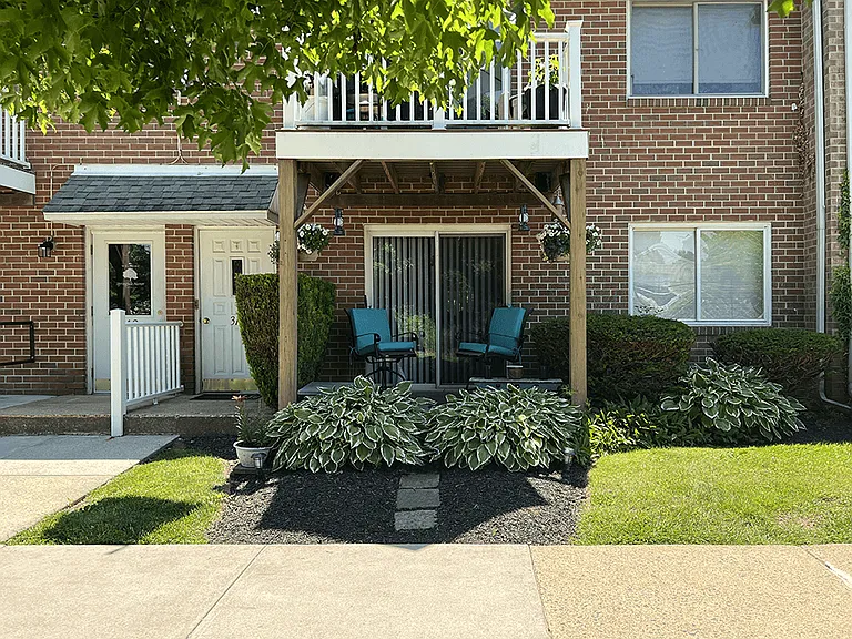 Springside Manor — Photo 2