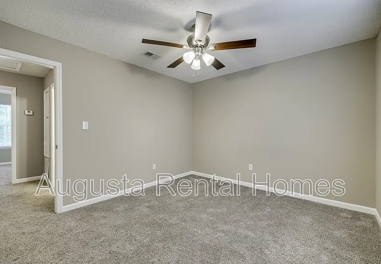 146 Chalet North Ct #146 — Photo 33