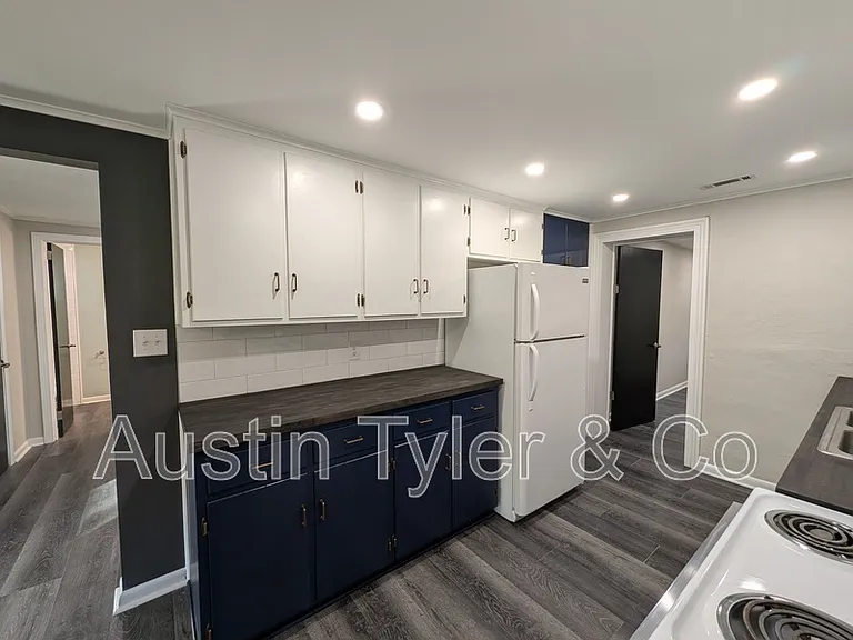 2984B Smith St — Photo 6