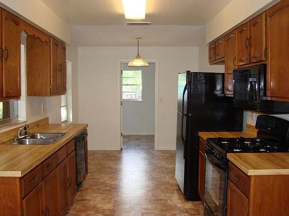 4th image of 3405 Willis Dr