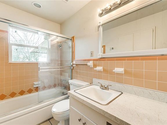 5th image of 1825 Larkspur Dr