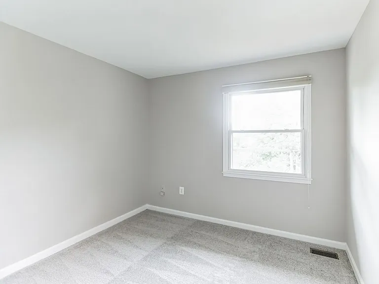 5335 Lake Cove Ct — Photo 23