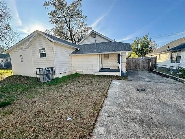 690 McConnell St — Photo 19