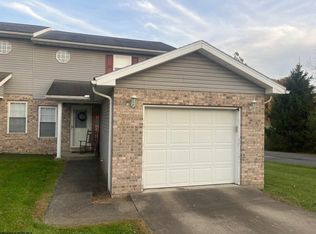 301 Olympic Ln, Fairmont, WV 26554
