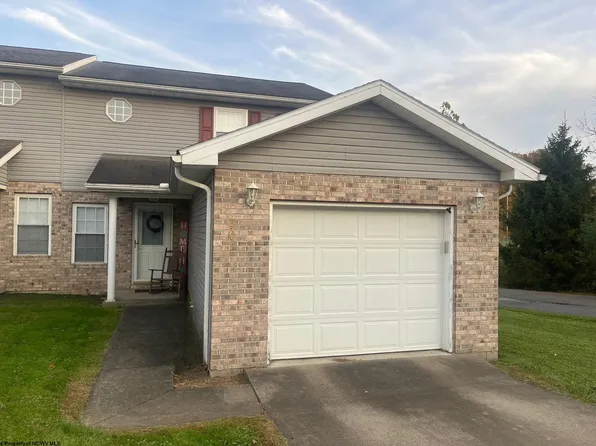301 Olympic Ln, Fairmont, WV 26554