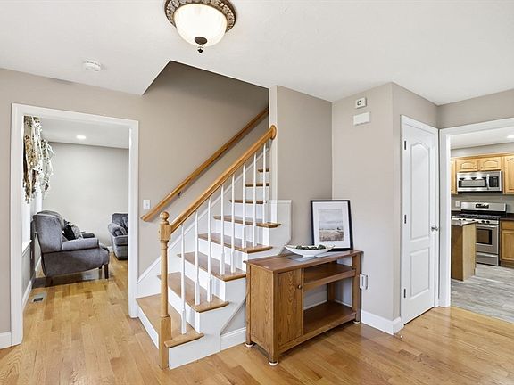 3rd image of 107 Summit Dr