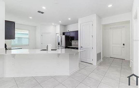 4th image of 1121 Deepwater Cir #A
