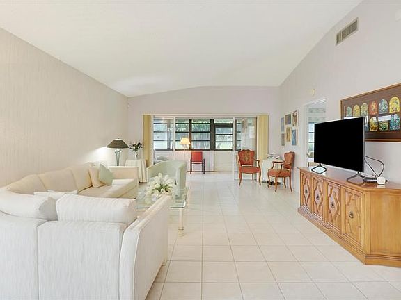 3rd image of 13759 Date Palm Ct APT A
