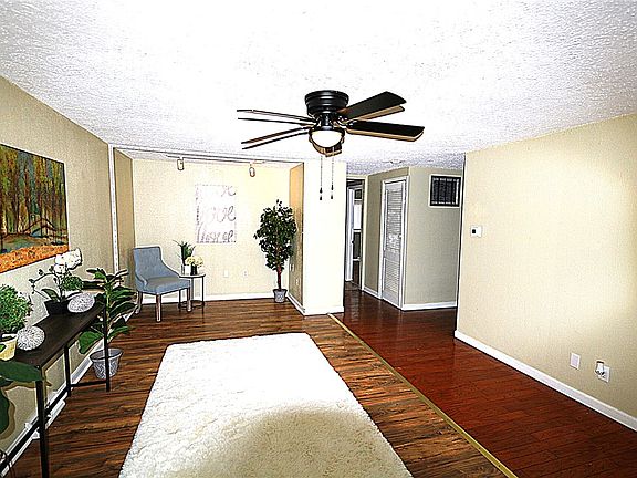 2nd image of 3656 Detroit Ave
