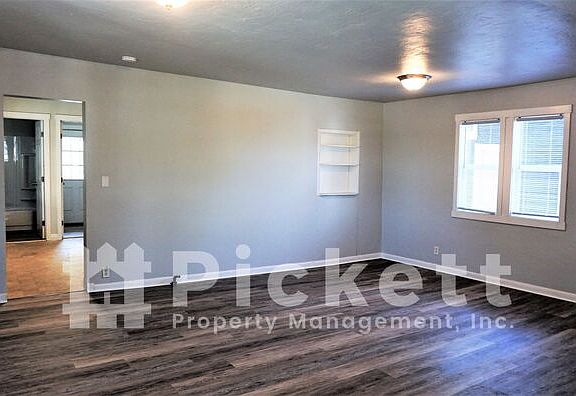 3rd image of 926 Pleasant Ave #B