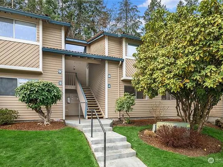 17527 149th Ave SE #B4 — Photo 1