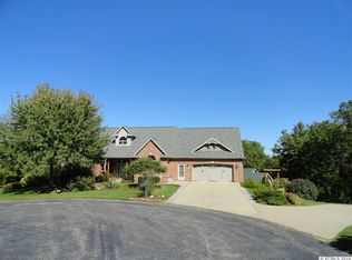 851 Kelly Hts, Dubuque, IA 52003