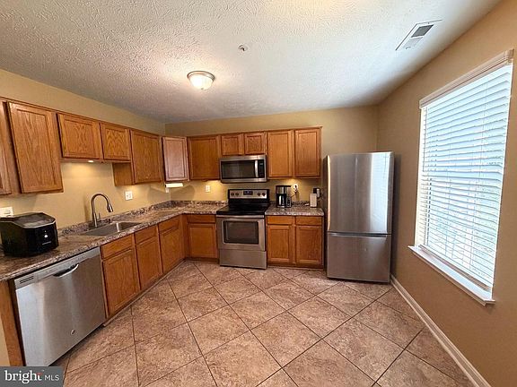 3rd image of 46097 Lucca Way