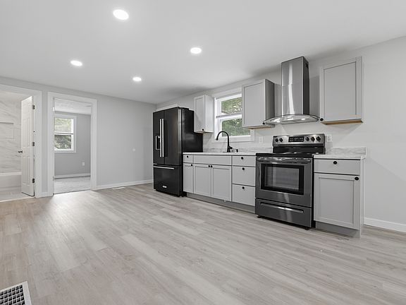 5th image of 2653 S Randolph St