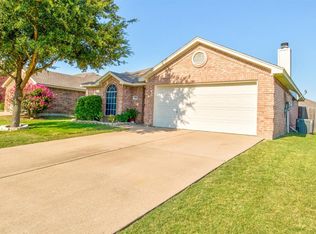 904 Chestnut Ave, Burleson, TX 76028