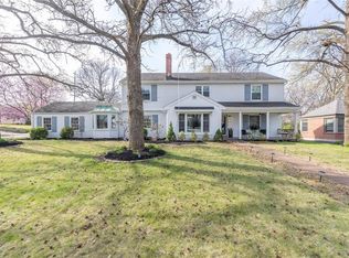 896 Victoria Pl, Saint Louis, MO 63122