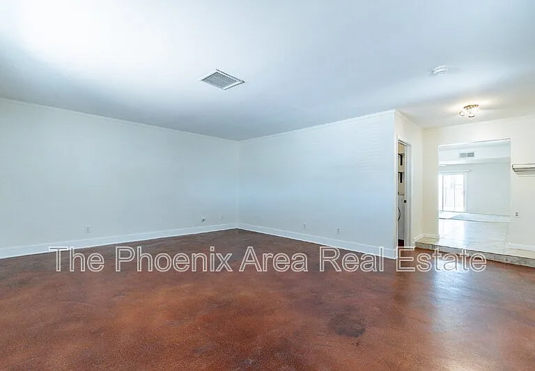 1001 E Campus Dr — Photo 34