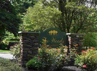 42 Pond Dr E, Rhinebeck, NY 12572