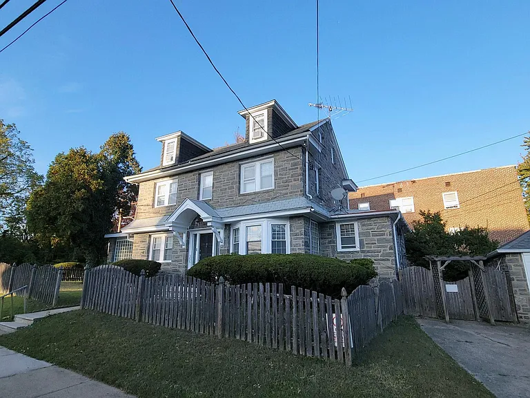 1806 Garrett Rd — Photo 4