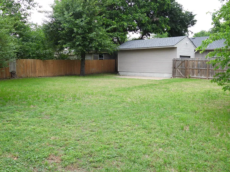 4056 E 25th Pl — Photo 7