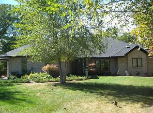 1505 Briarwood Ln, Mahomet, IL 61853