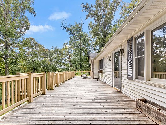 4th image of 321 Winding Rd