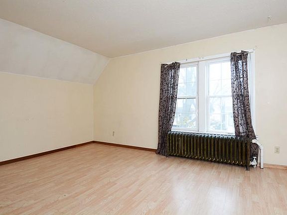 4th image of 685 York Ave #2